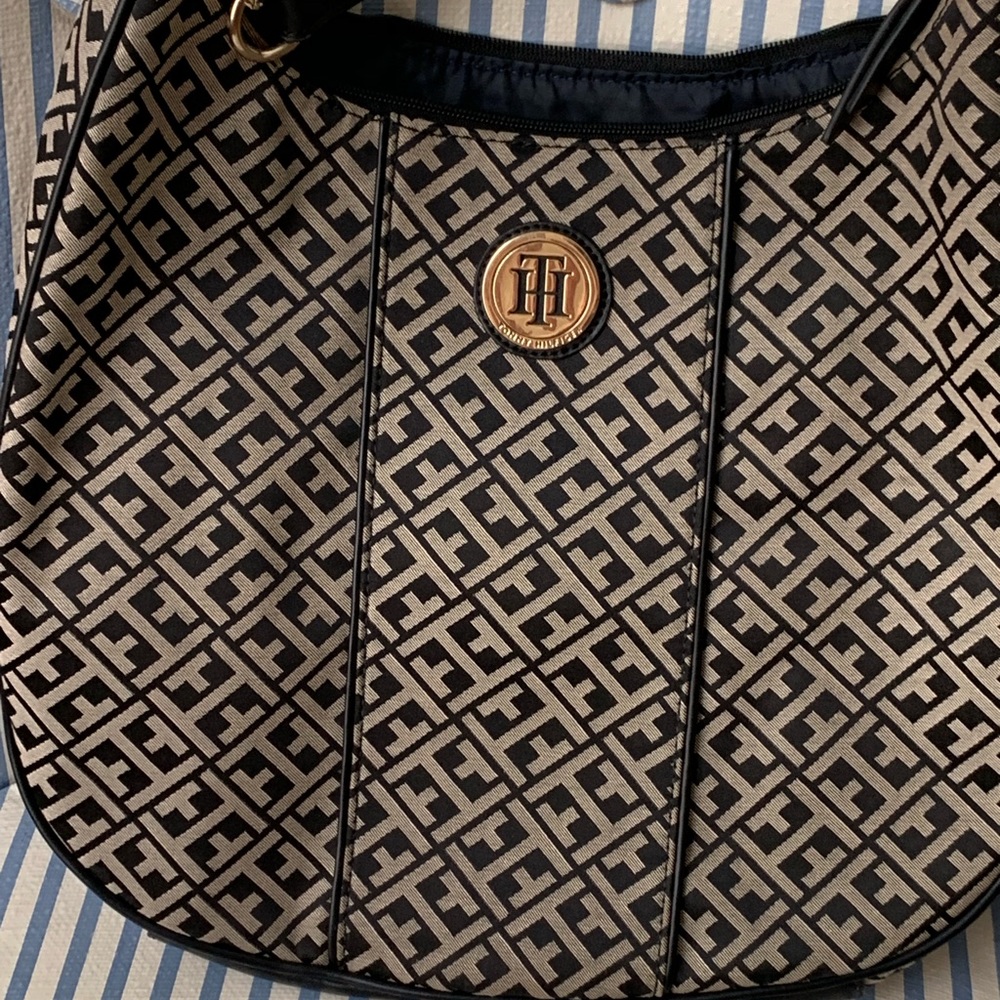 Tommy Hilfiger Purse - Picture 3 of 6